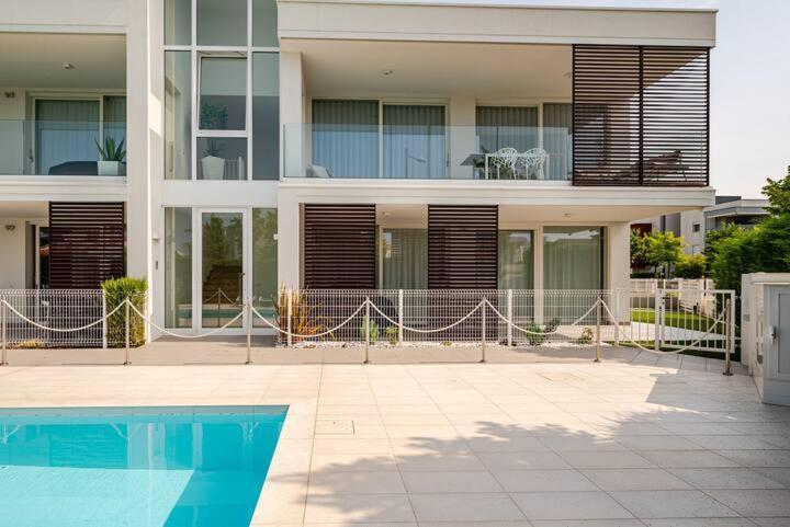 Apartment Luma With Pool Lido di Jesolo Exterior photo